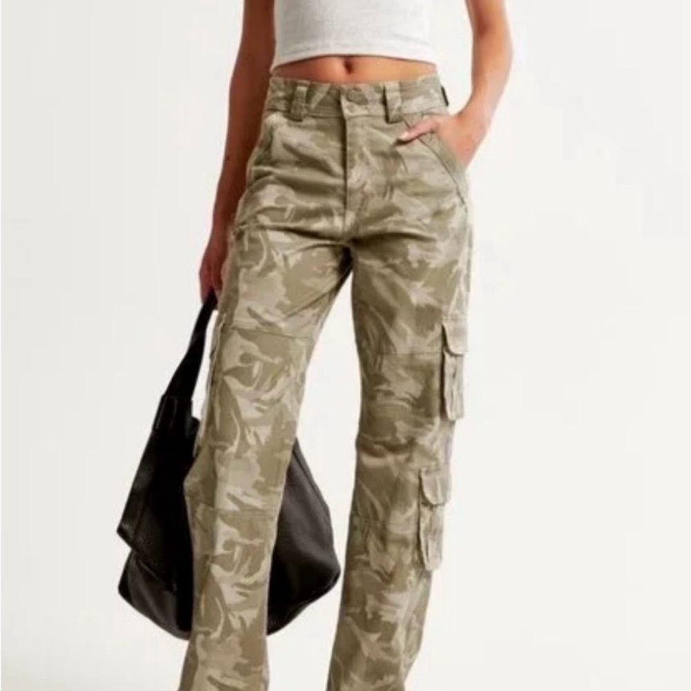 Abercrombie & Fitch curve love cargo  Gray Camouflage Pants size 34/18